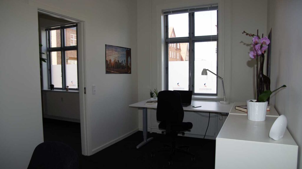 Fra vinduet kan du følge med i byens puls