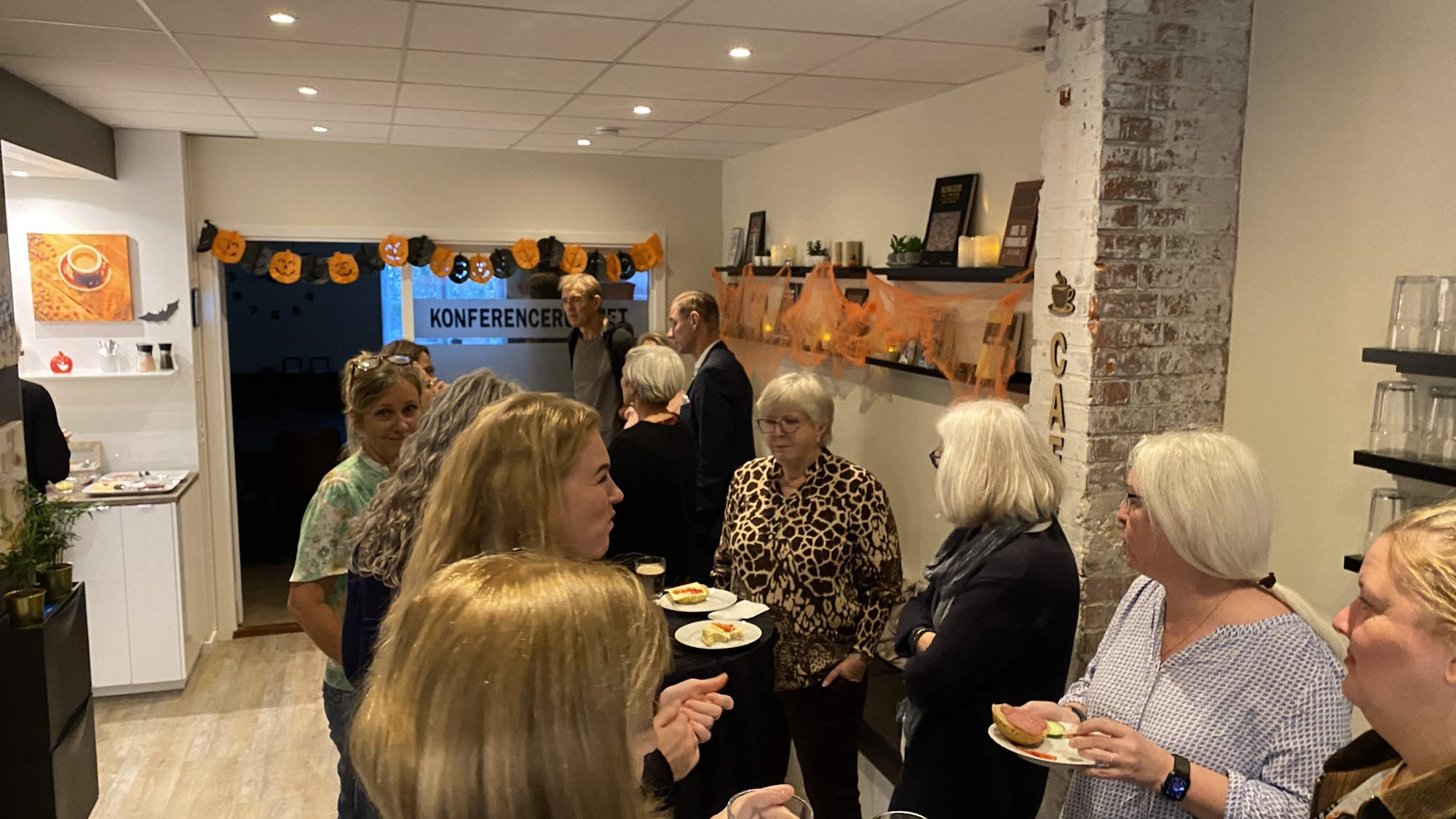 Til Halloween fokuserer vi på (u)hyggen til vores netværksmøde. Fortæl en forretningsgyser. og udveksl erfaringer.