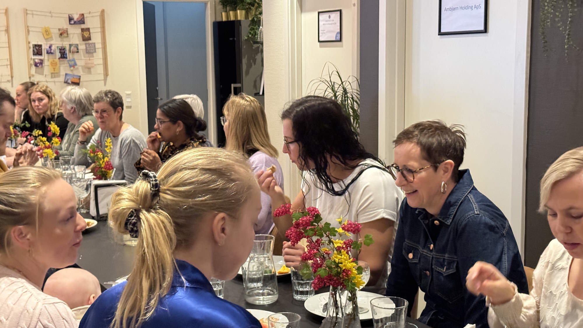 Vi hygger os til fælles frokoster...