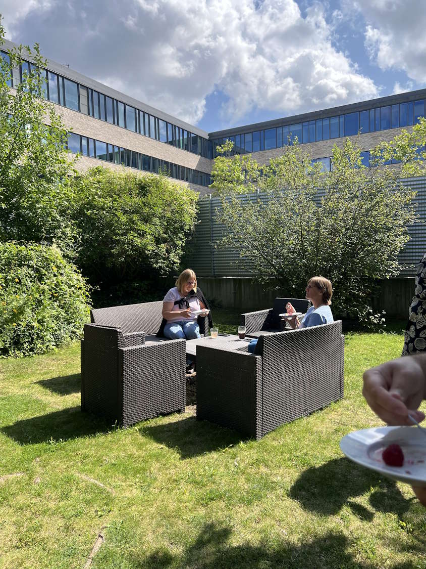 Medlemmerne bliver forkælet på arbejdet, mens andre holder sommerferie