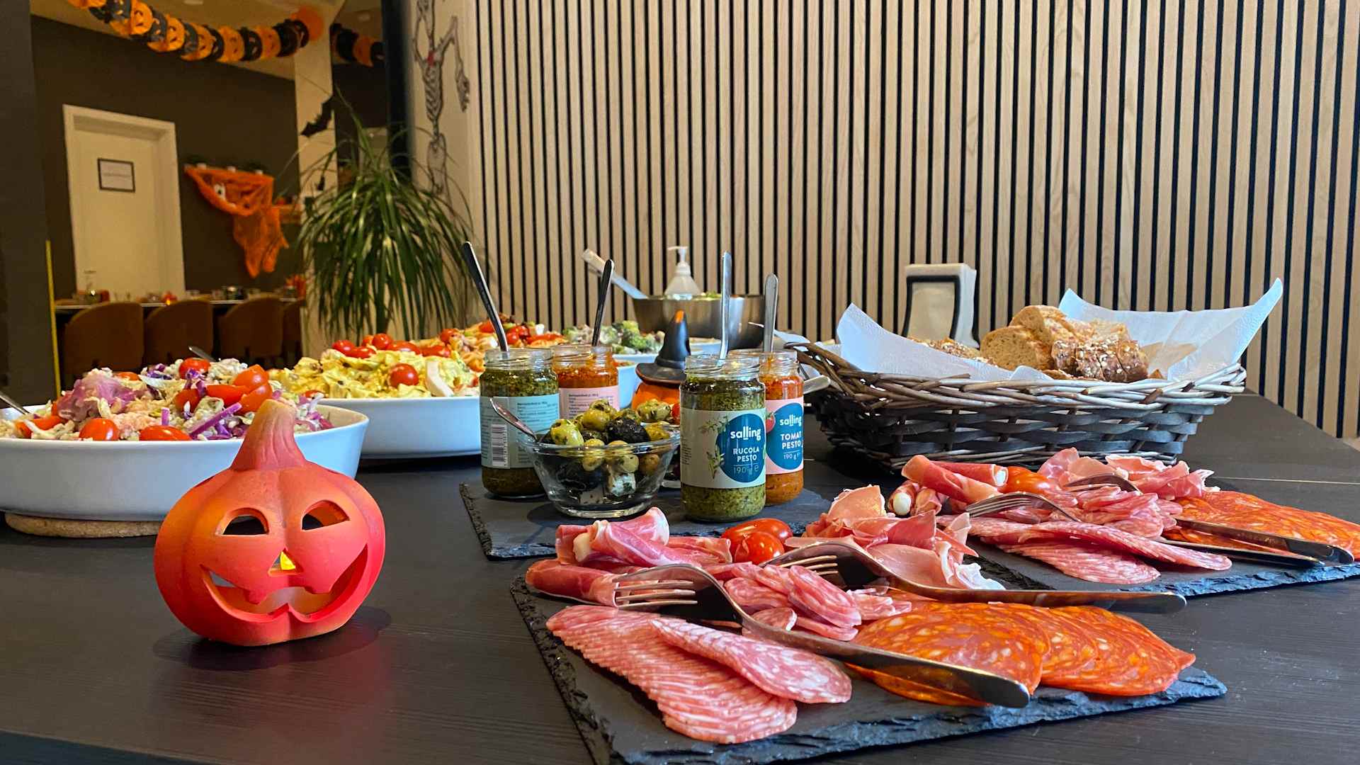 Frokostbuffet med Halloween-tema